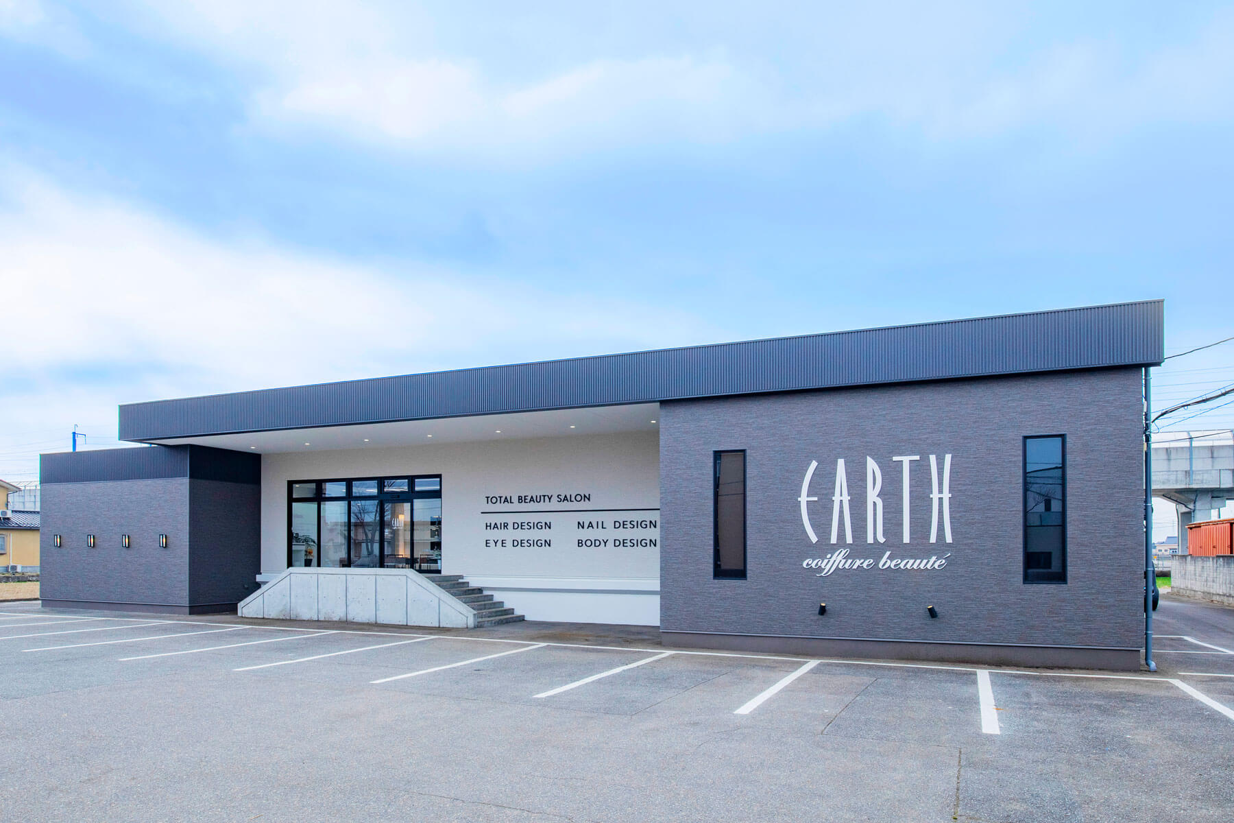 EARTHcoiffurebeauté高岡店/Toyama